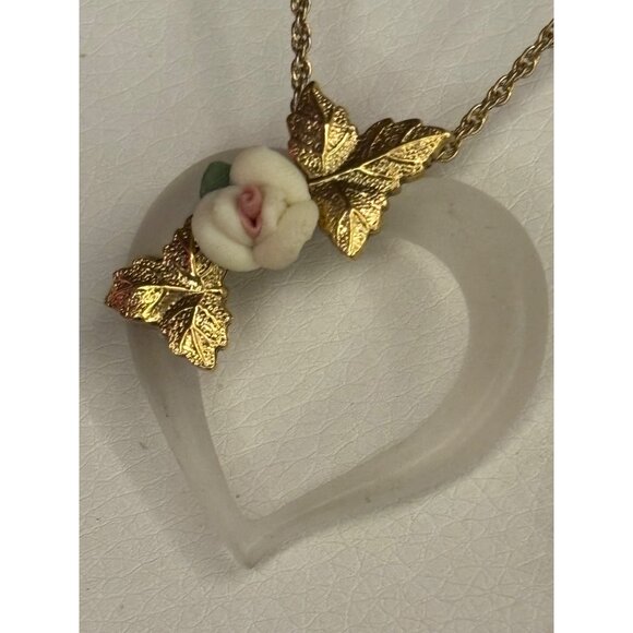 Vintage Frosted Lucite Heart Necklace With Porcelain Rose & Gold-Tone Leaves - Picture 6 of 15